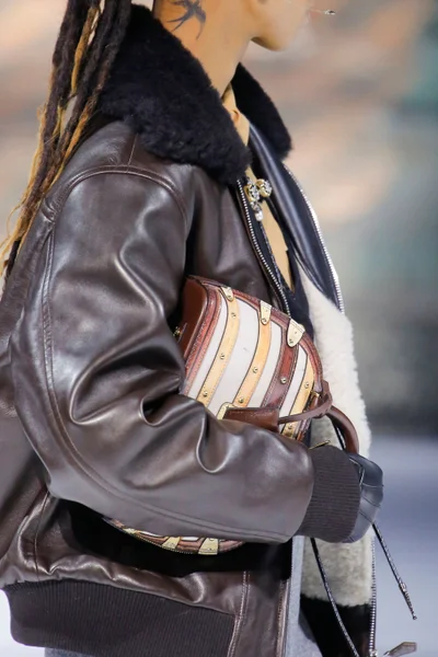 Look 25